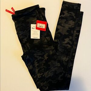 SPANX Faux Leather Camo Leggings Matte sz SM